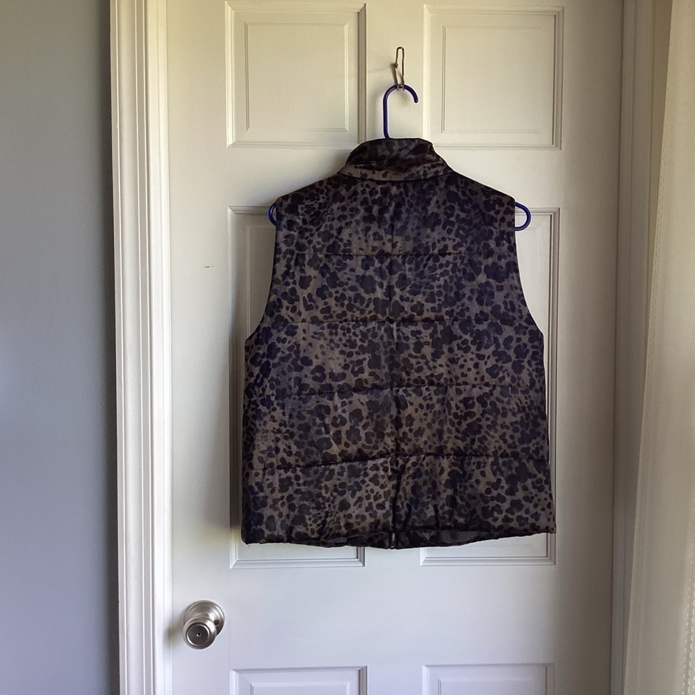 Kenneth Cole Women’s Animal Print Vest.  Size M. - Picture 2 of 4